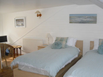 400 Pen Cei twin room